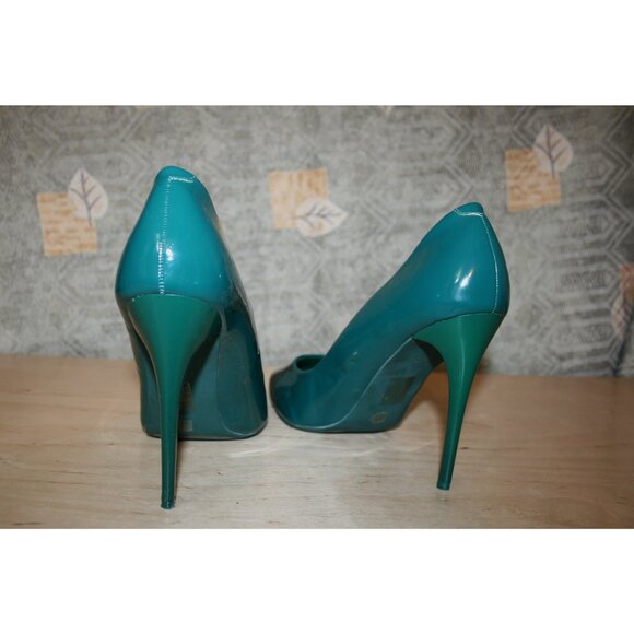Azalea Wang Green Patent Classic Pumps - Picture 4 of 5